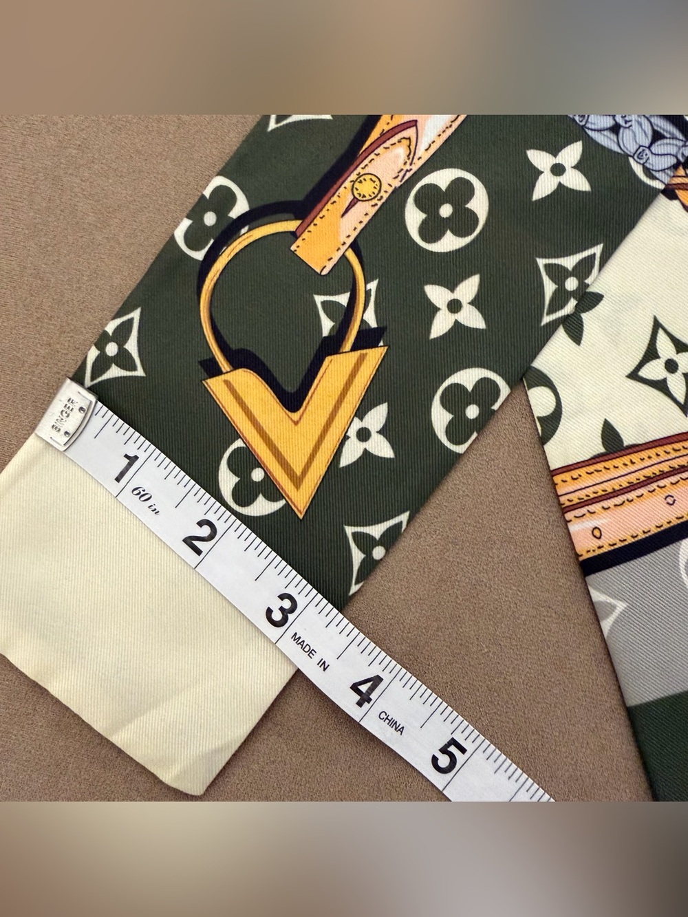 👛 Designer Olive Green & Cream Monogram & Chain Silk Bandeau Scarf - Longer - Picture 4 of 6